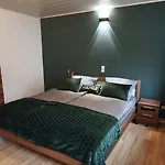 & Pfote Apartman